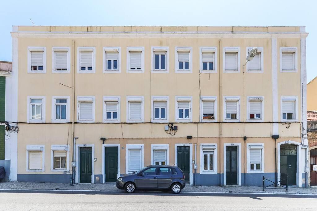 Vita Portucale ! Bright Campo Ourique W/ Terrace Lisbon Exterior photo